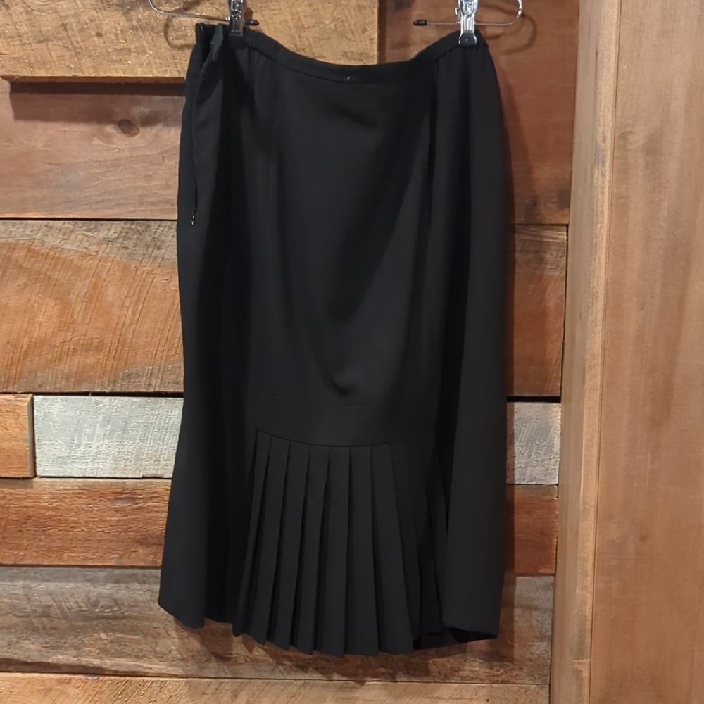 Dana Buchman Black Pleated Pencil Midi Skirt